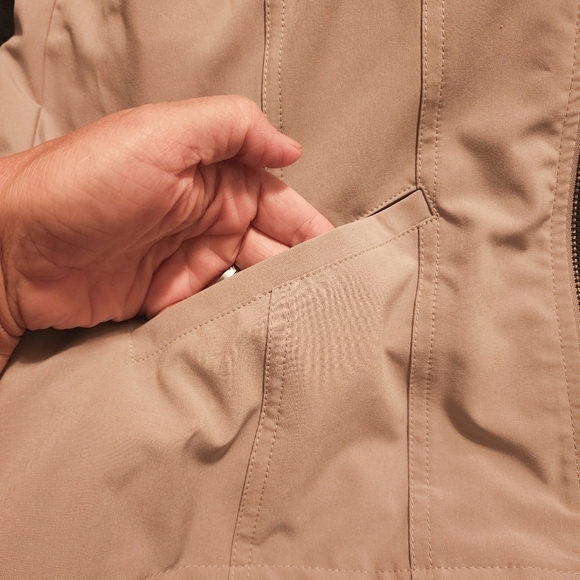 Additions by Chico's Taupe Tan Zip Up Vest  Women's Size 8 Pockets Neutral EUC - Picture 4 of 6